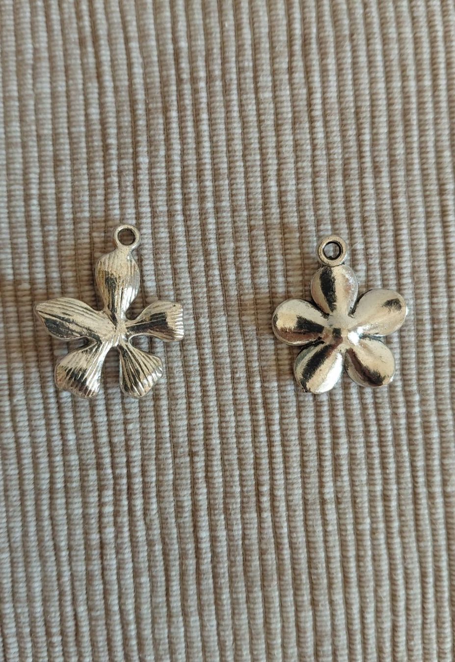 Pendentifs: Charm Anhaenger Blumen/Orchidee – Neuf (Voir description) à Horgen par zur_jq85 4