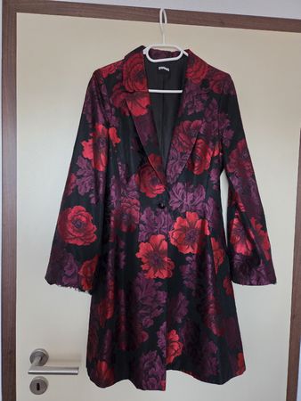 Manteau SWING motif floral noir rouge