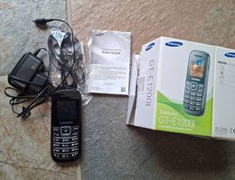 Téléphone mobile Samsung GT-E1200I 