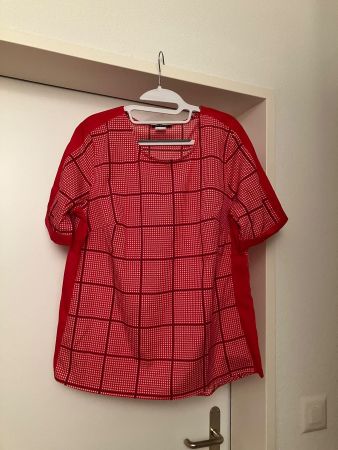 Hübsches Shirt, rot/weiss/schwarz gemustert, Gr. 42,Rundhals