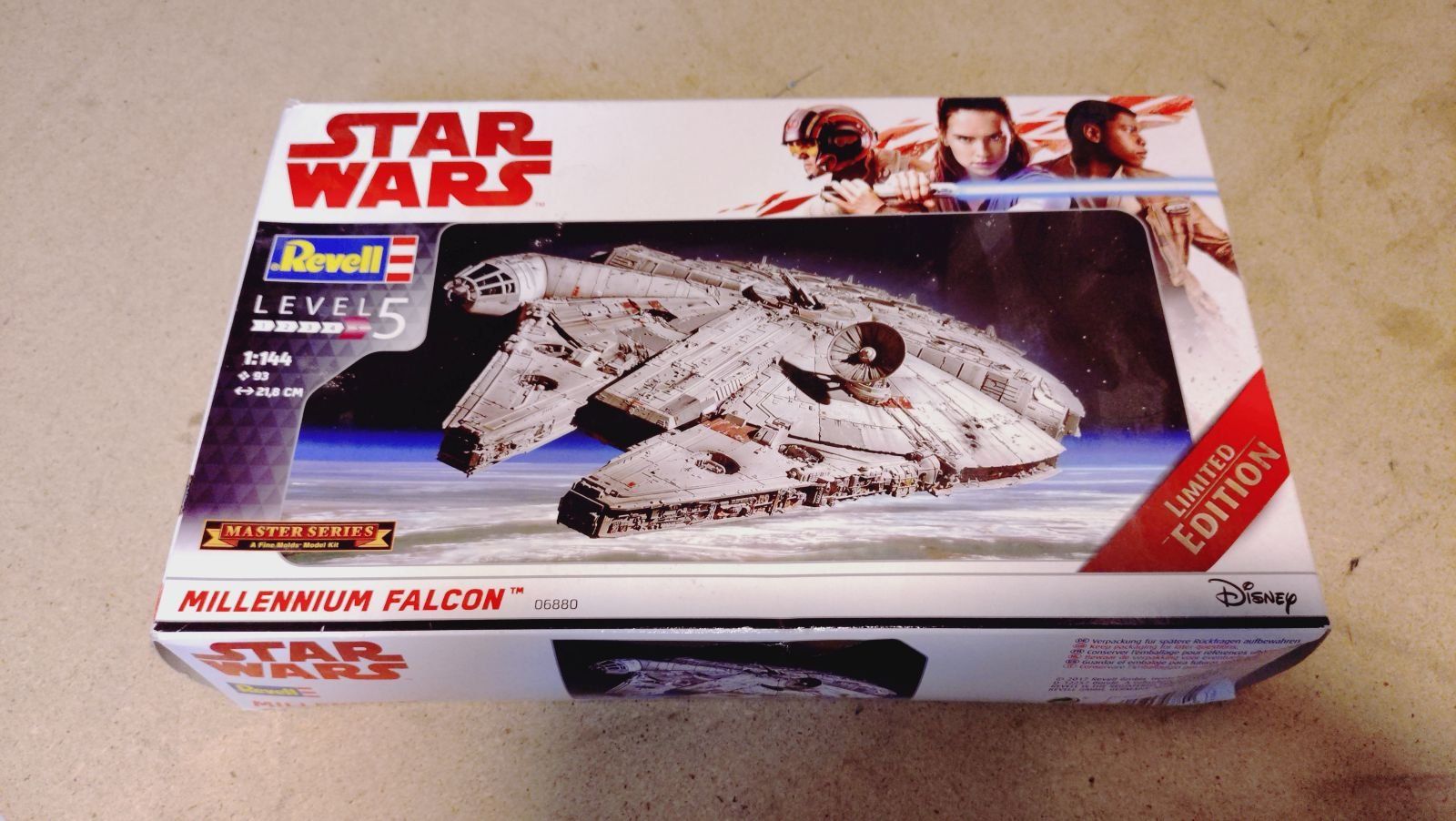 Revell Modellbausätze & Standmodelle: Revell Star Wars Millenium Falcon Limited Editon – Neu und originalverpackt aus Grüningen von Stargazer