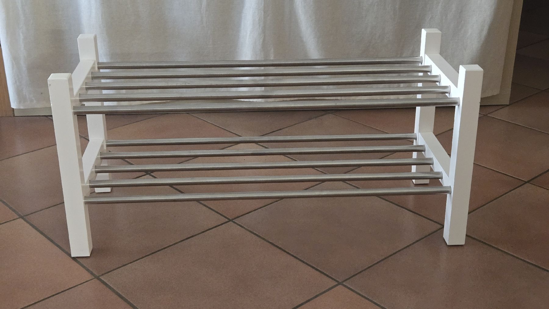 Regale: Étagère à chaussures blanche barres en acier. – Gebraucht aus Essertines sur Rolle von essertines