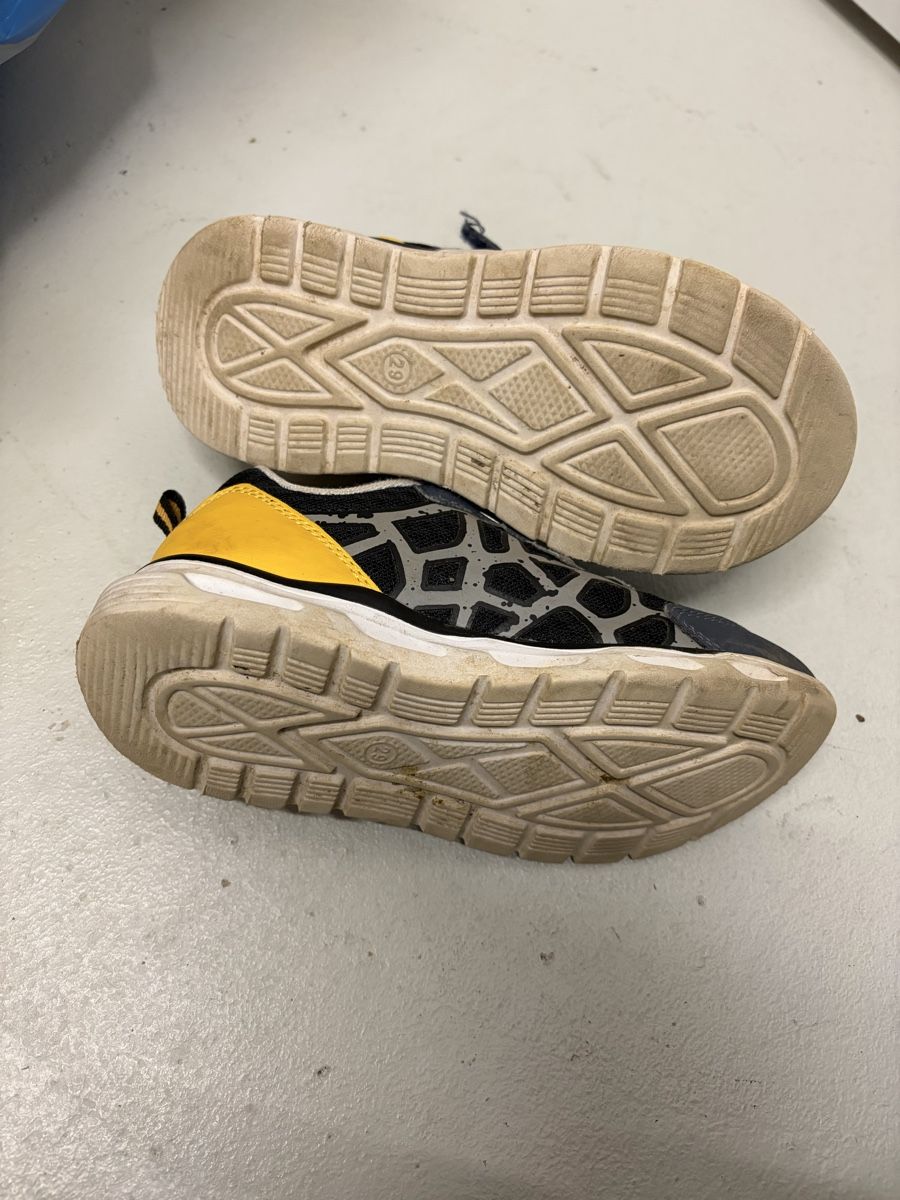 Chaussures garçon: Turnschuhe Klettverschluss – D'occasion à Röschenz par rah_8hkj 2
