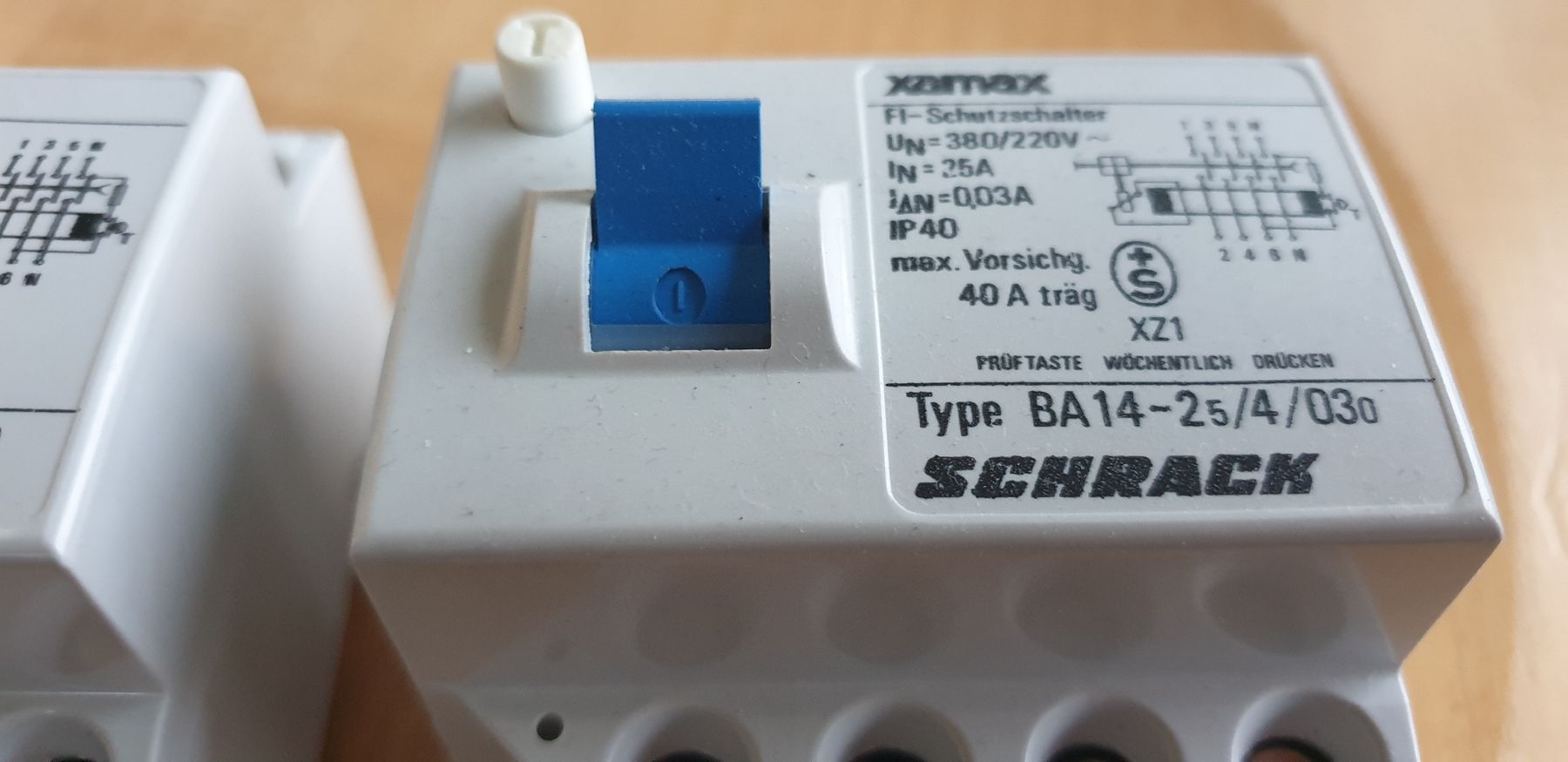 Componenti elettronici: FI-Schutzschalter Schrack/xamax EU – Usato da Wildhaus venduto da enzian66 3