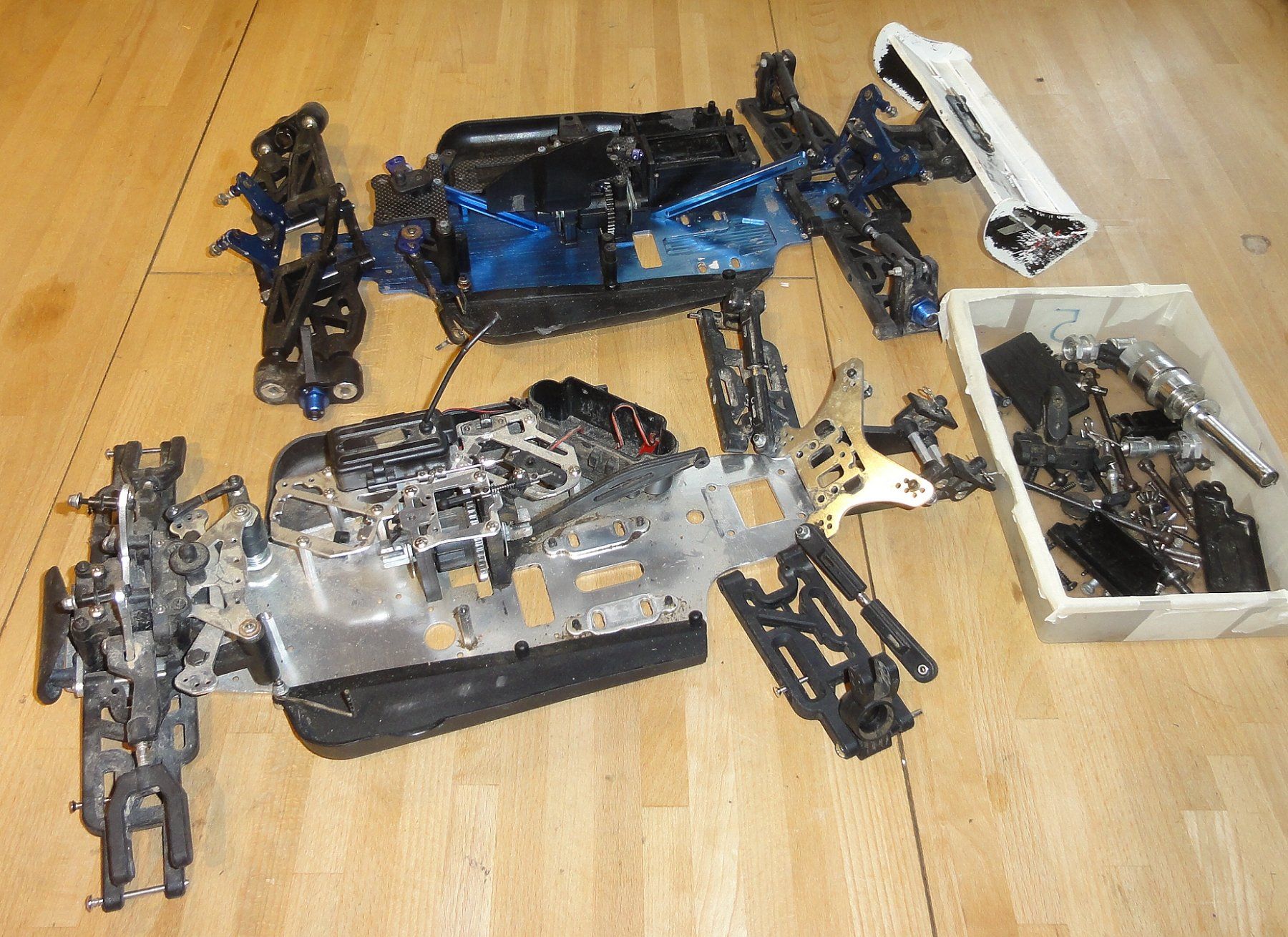 RC Kits de montage: 2 Stück Reely 1:8 Buggy-Reste – Défectueux à Waldenburg par Rcparts