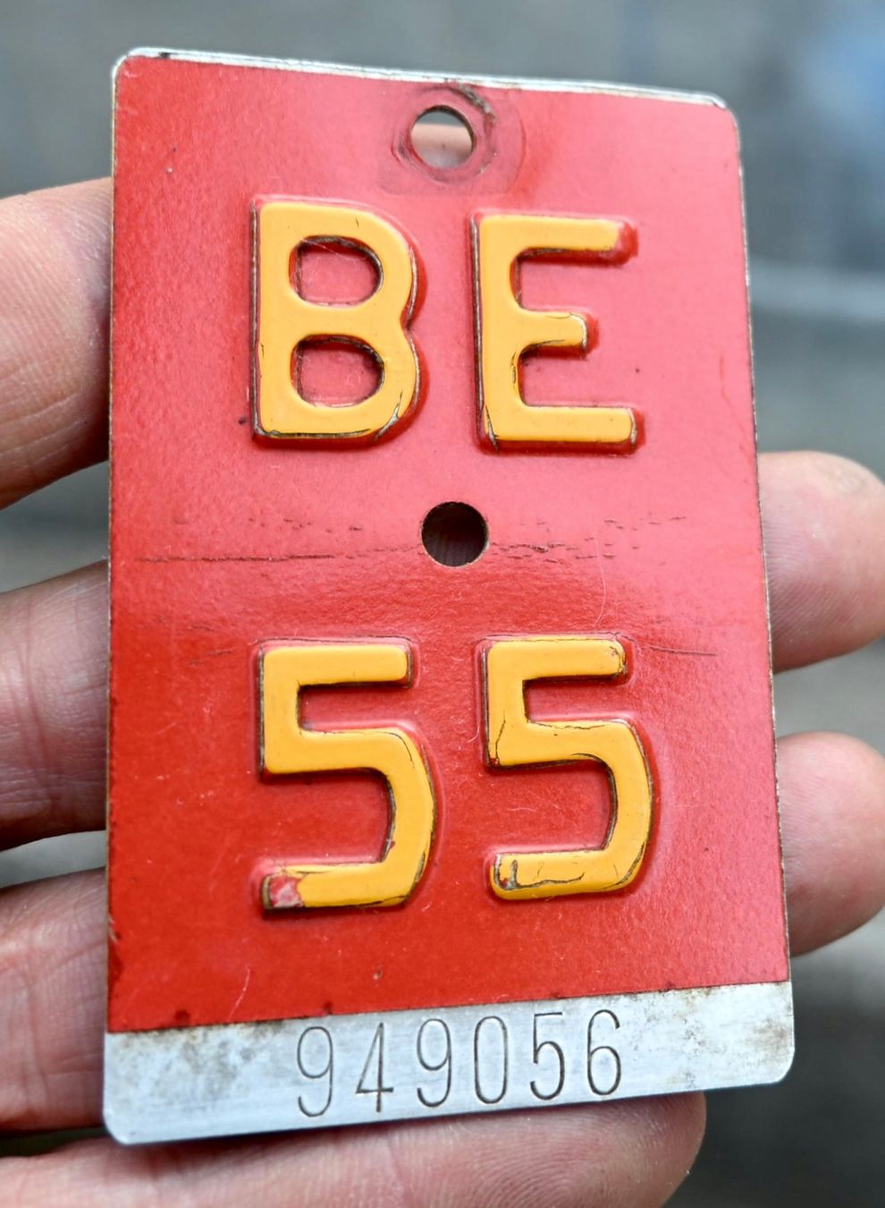 Insegne: Velonummer BE 55 von 1955 - Bern 949056 – Usato da Pfaffhausen venduto da mono_rec