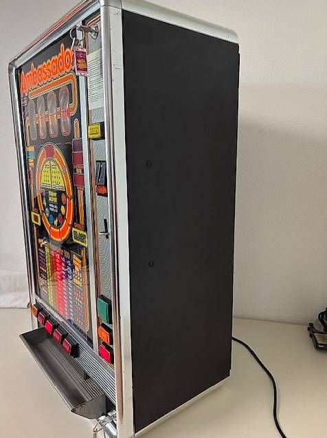 Slot Machine: Geldspielautomat Ambassador 100 – Usato da Adlikon b. Regensdorf venduto da Max3 2