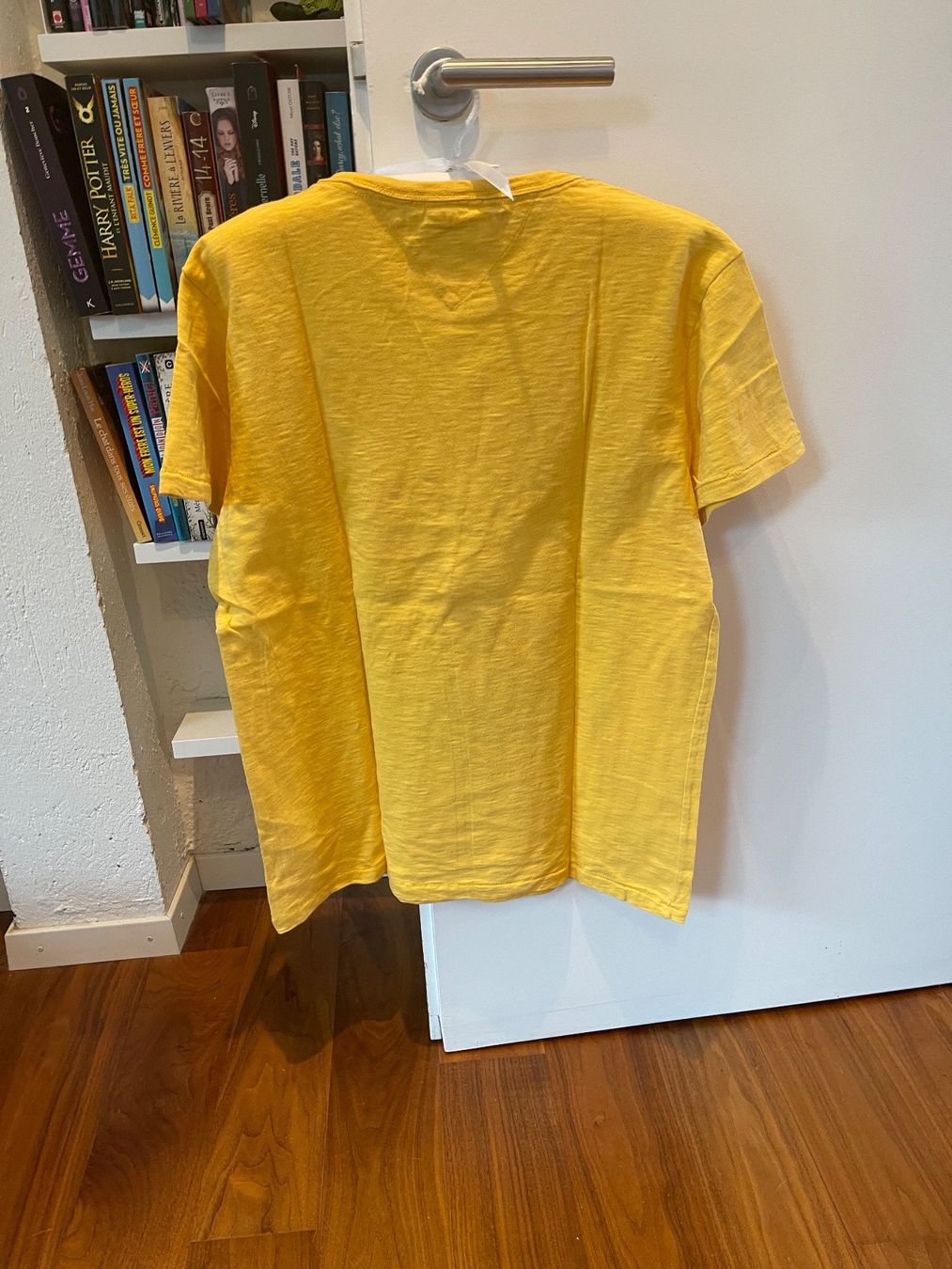 Tommy Hilfiger T-shirts: T-shirt jaune Tommy Hilfiger – D'occasion à Lausanne par milou201619 1