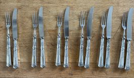 6 Silbermesser und 6 Silbergabeln (Griffe 800 punziert)