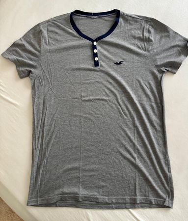 Hollister T-Shirt, Grösse M, Grau mit Knöpfen, Top Zustand!