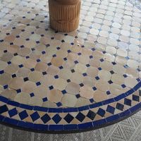 Schöner massiver Mosaiktisch