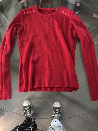 Pull à manches longues rouge avec boutons pour femme 60 cara