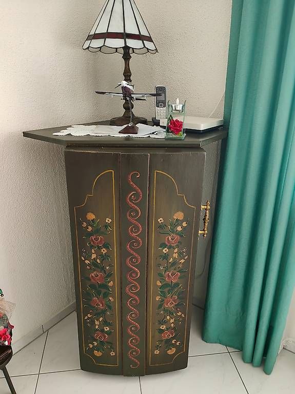 Allestimento di negozi e stand fieristici: Eck-Bar mit Tyffanylampe – Usato da Luzern venduto da dany2007 1