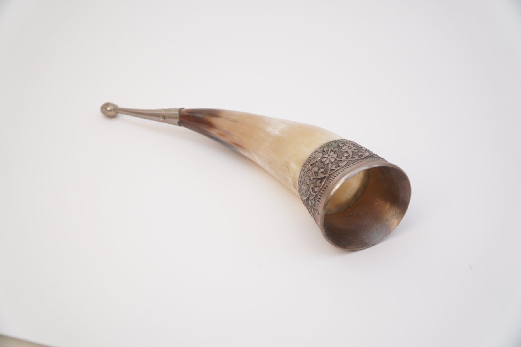 Tutte le decorazioni: Corne à boire décorative argentée, style médiéval – Usato da Bogis-Bossey venduto da VNT-GE.ch 8