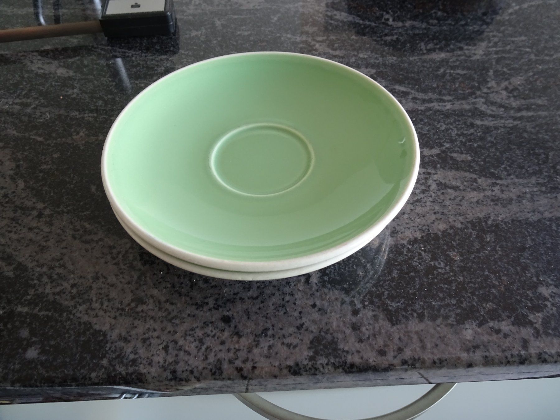 Rössler Assiettes: Rössler 2 Grüne Unterteller Älteres Model – D'occasion à Zürich par Roulet 6