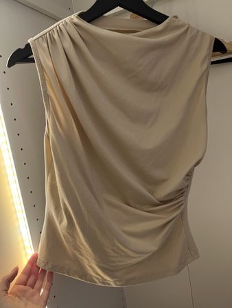Damen Top ärmellos beige gerafft guter Zustand