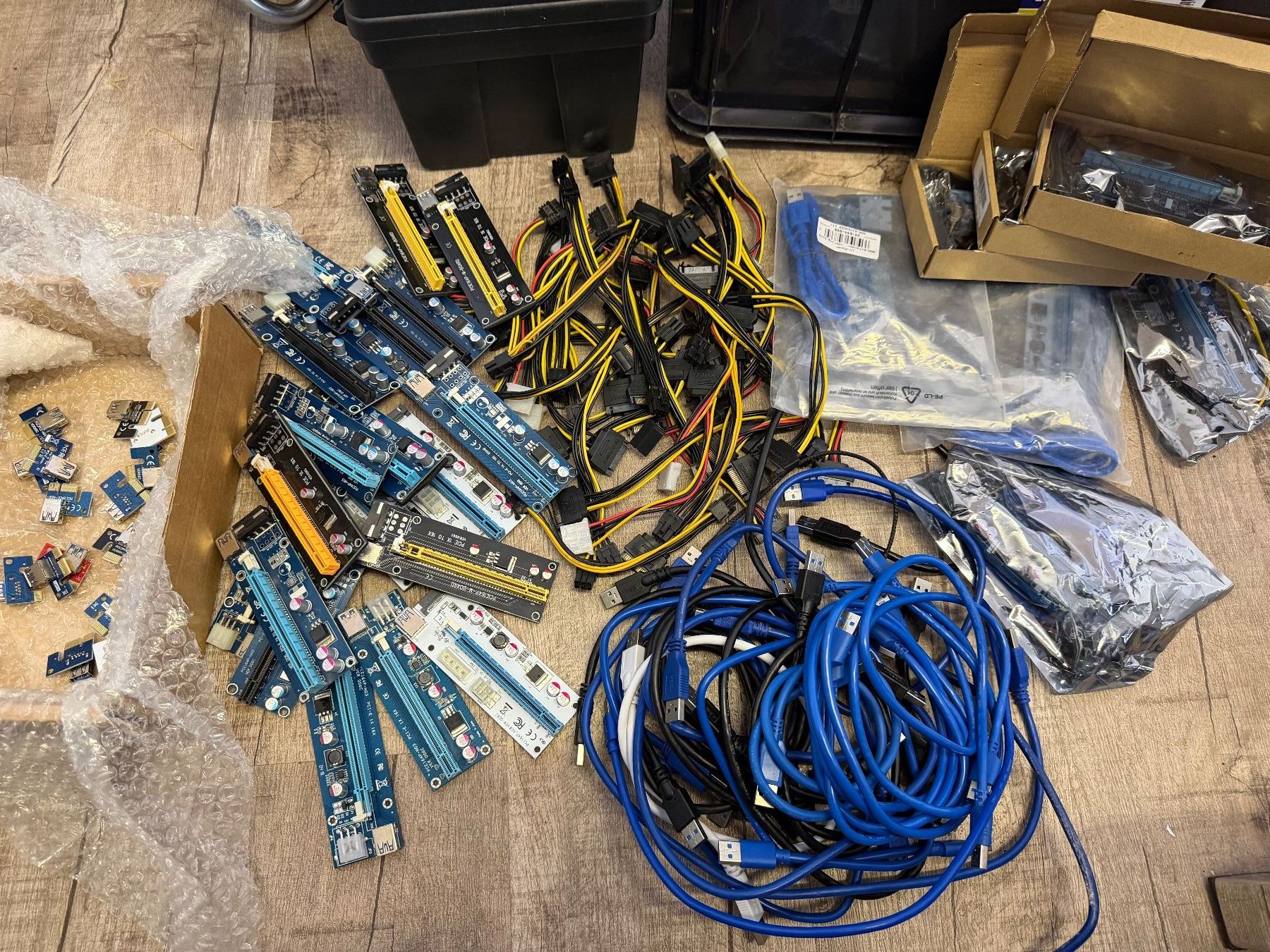Laufwerke & Adapter: Riser Arsenal, mit Adapter, Kabel – Gebraucht aus Wädenswil von OctagonX
