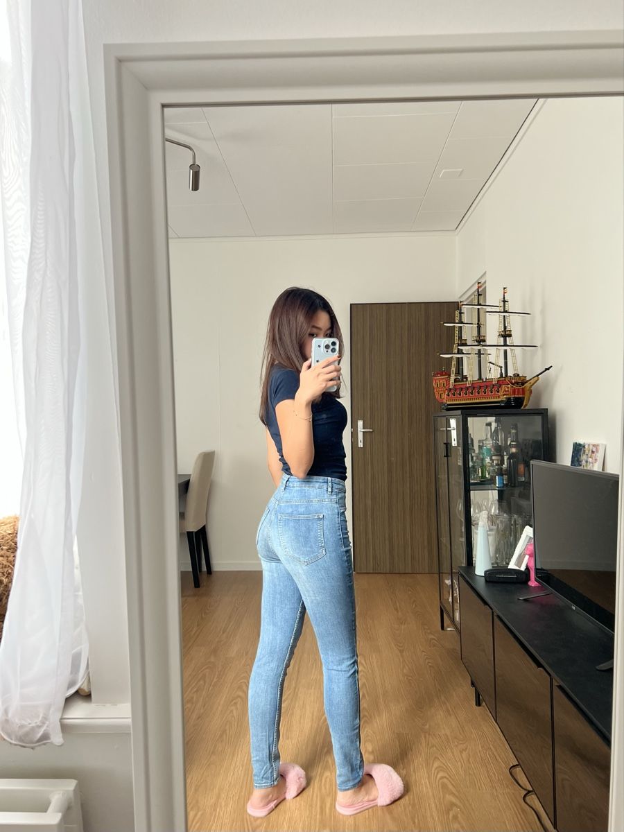 H&M Jeans: H&M Skinny Jeans – Usato da St. Gallen venduto da trxcy 1
