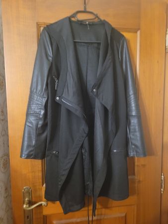Leichte übergangsjacke Gr S , lederimitat ärmel ,