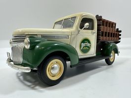 1946 Chevrolet Pickup 1:18 (1:19) Perrier,weiss-grün,SOLIDO