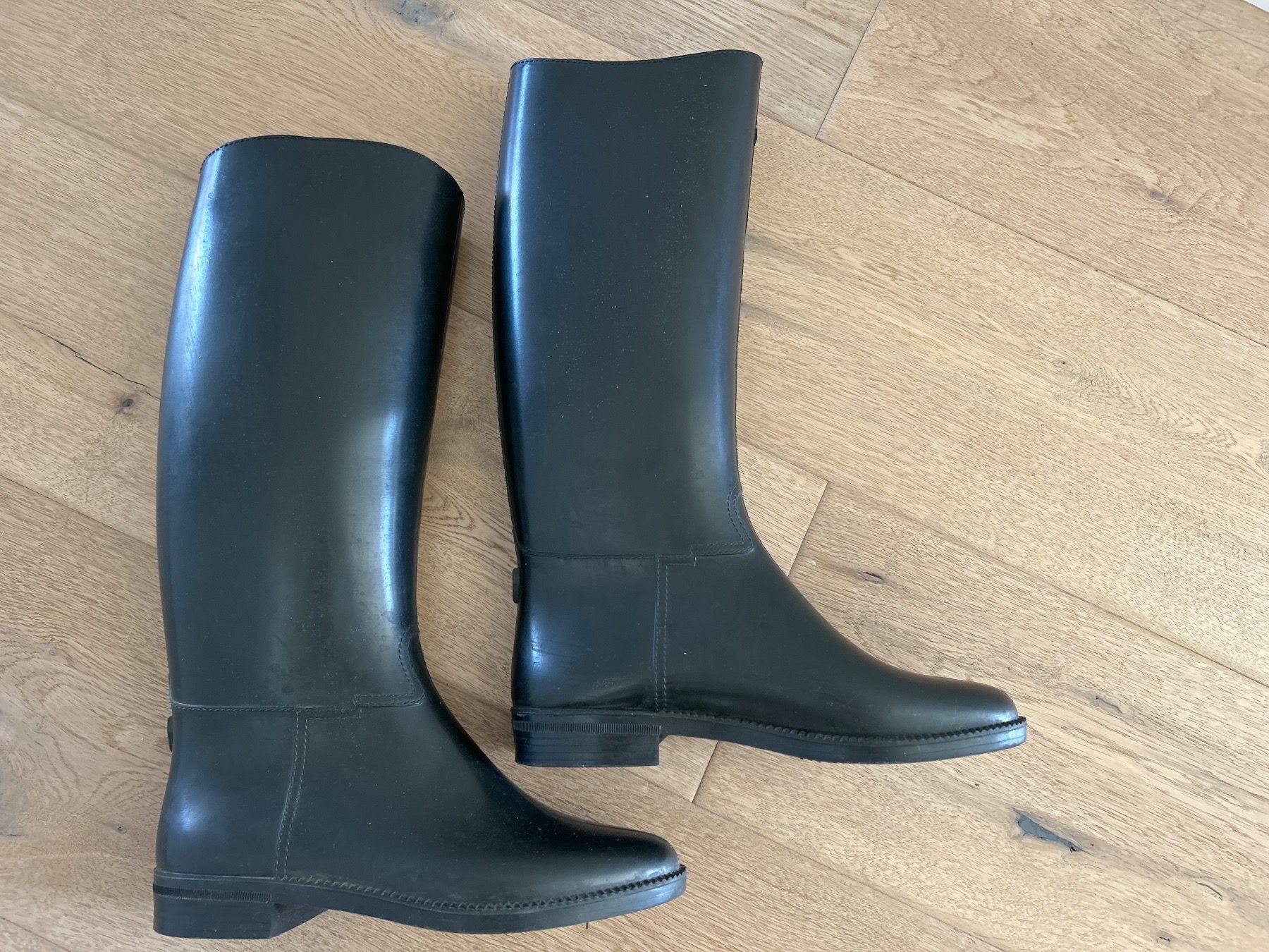 Decathlon Schuhe für Jungen: Bottes d’équitation 35 – Gebraucht aus Yens von Chriis 1