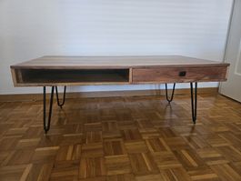 Couchtisch Massivholz Akazie, Metallbeine – super Zustand