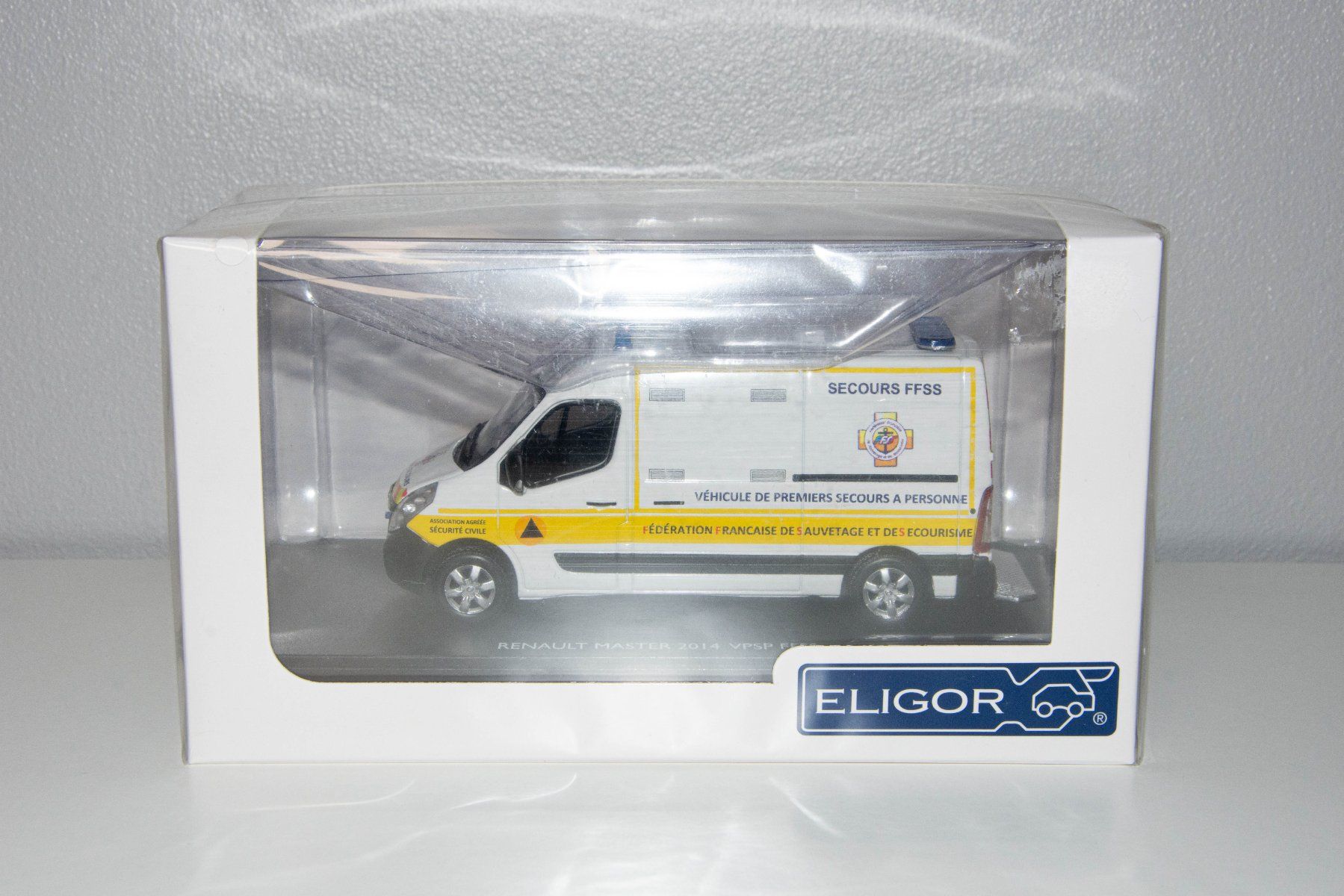 Renault Modellini d'auto: Ambulance Renault Master 2014 ELIGOR (1/43) – Nuovo e nell'imballaggio originale da Genève venduto da auto_miniatures 2