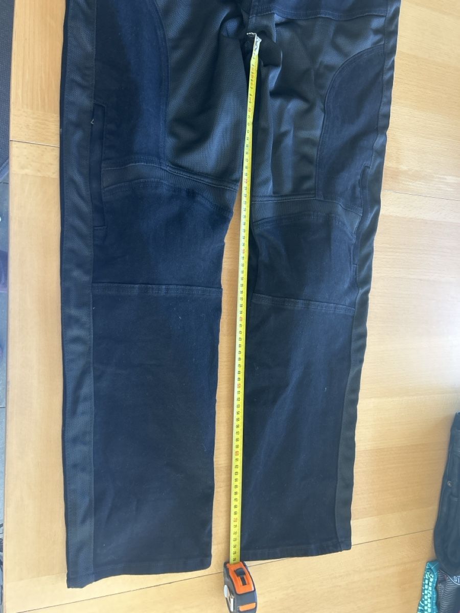 Pantaloni: Pantalon moto noir léger  – Usato da Villarimboud venduto da ily01 2
