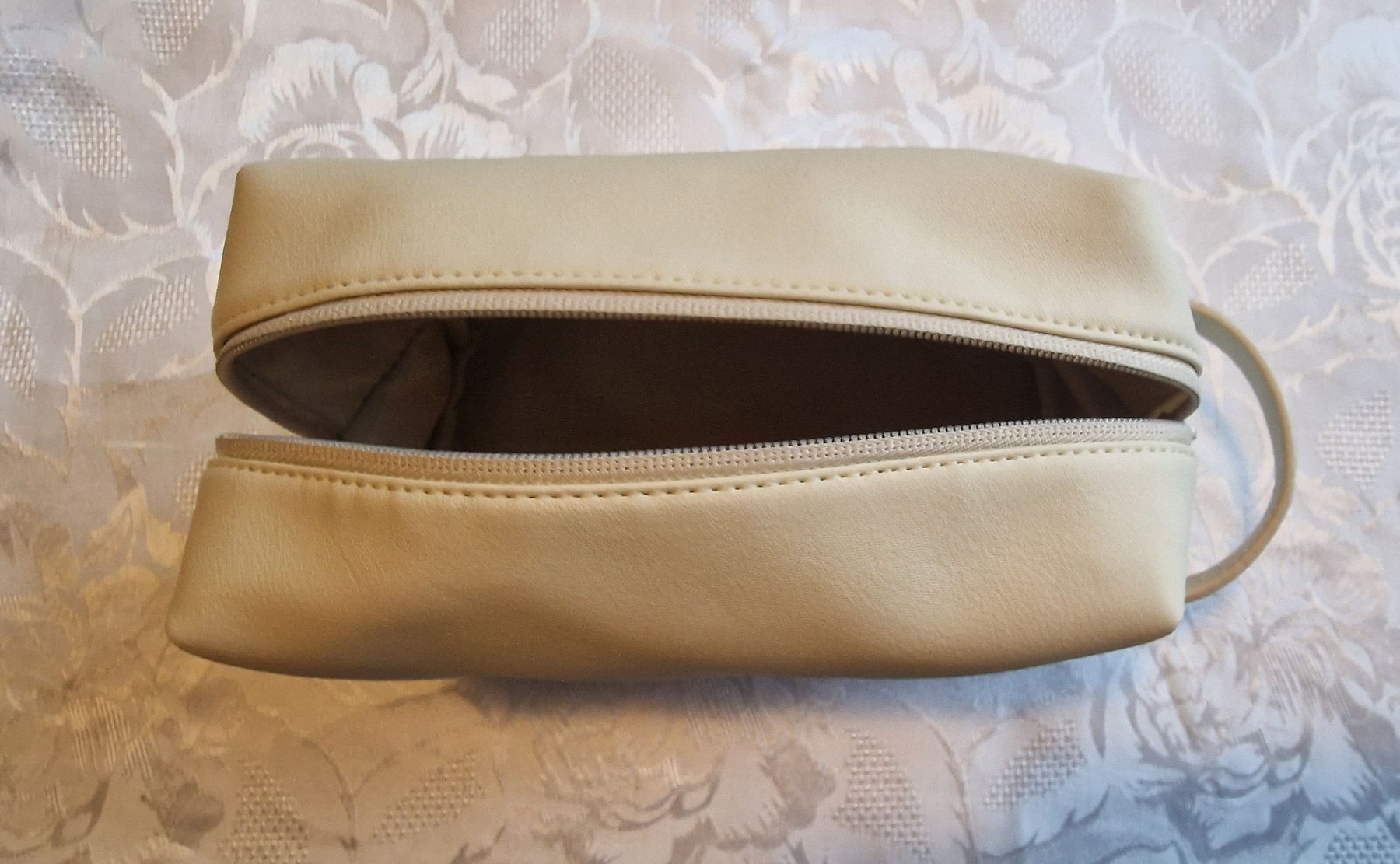 Custodie per cosmetici: Zimmerli x Swiss First Class Necessaire Beige – Nuovo (secondo la descrizione) da Greifensee venduto da Nemo636 2