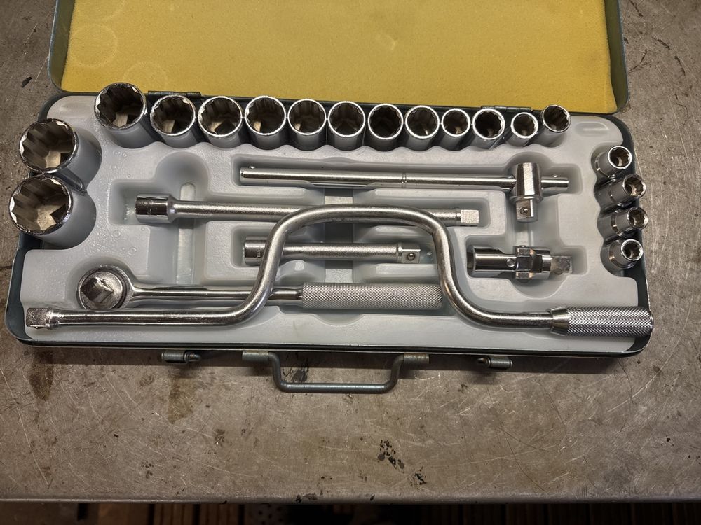 Tous les outils: Neuwertiger Ratschensatz, Steckschlüsselsatz – Neuf (Voir description) à Rickenbach LU par Trixis65 1