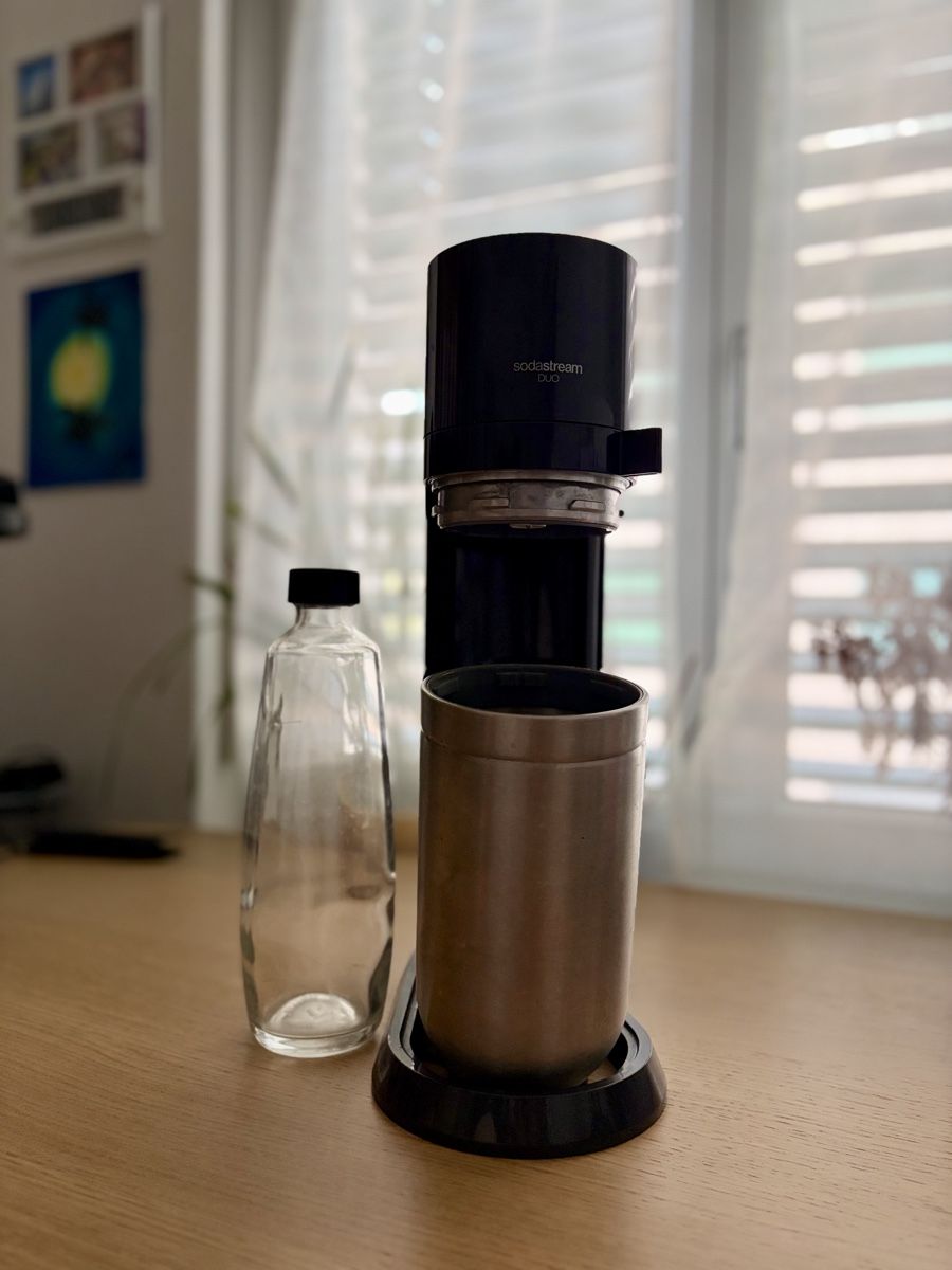 Sodastream Küchengeräte: Sodastream Duo inkl. Glasflasche – Gebraucht aus Volketswil von millimilli