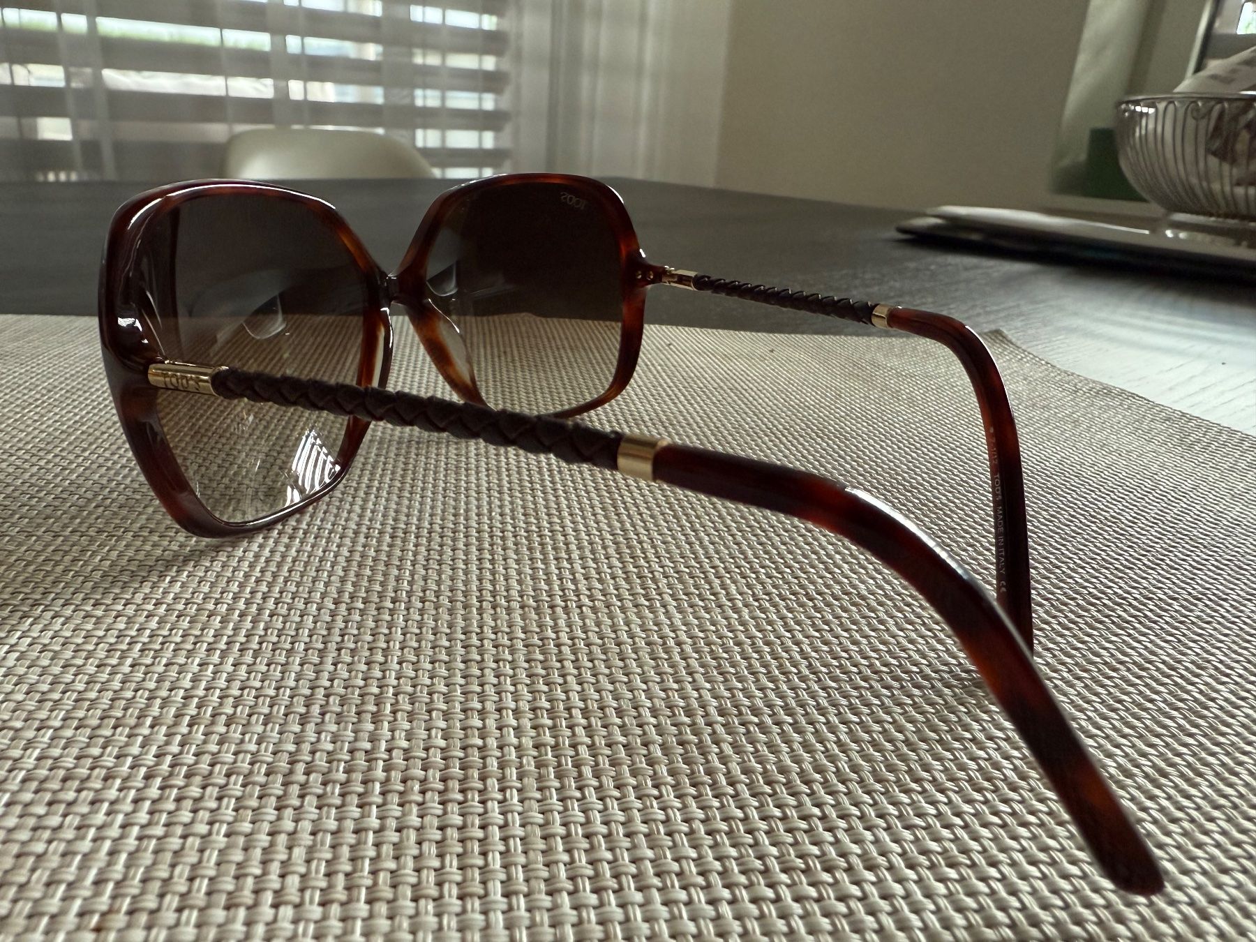Tod'S Occhiali & Lenti: Tod’s Sonnenbrille mit Leder – Nuovo e nell'imballaggio originale da Kilchberg ZH venduto da SVDV 3