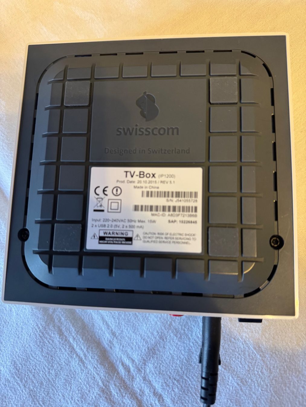 Swisscom Modems & Router: Swisscom TV Box 2.0 (IP1200) avec télécommande – Defekt aus la Chaux-de-Fonds von Lampe 2