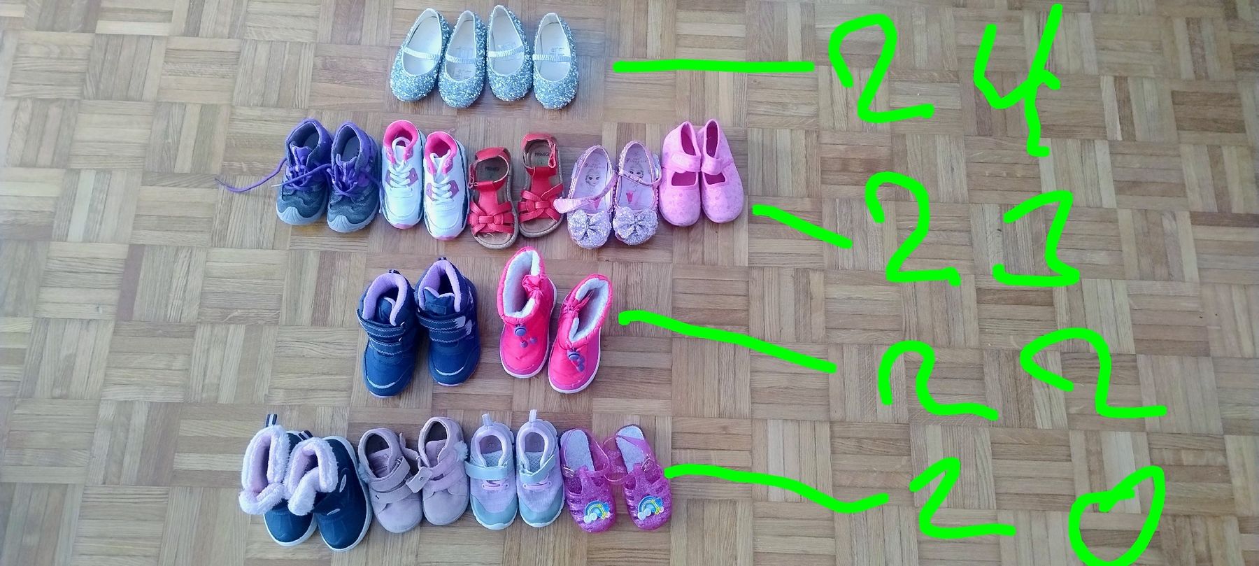 Scarpe per ragazze: Mädchen Kinderschuhe - Stiefel - Sandalen – Usato da Uster venduto da Silvasantoz