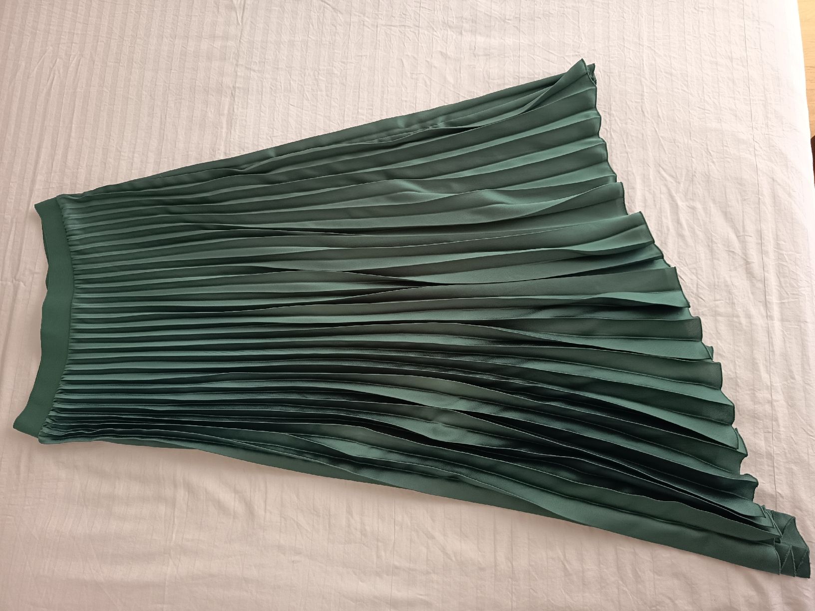 Zara Röcke: Emerald Green Pleated Asymmetric Midi Skirt – Neu (gemäss Beschreibung) aus Basel von beg_6v7r 1