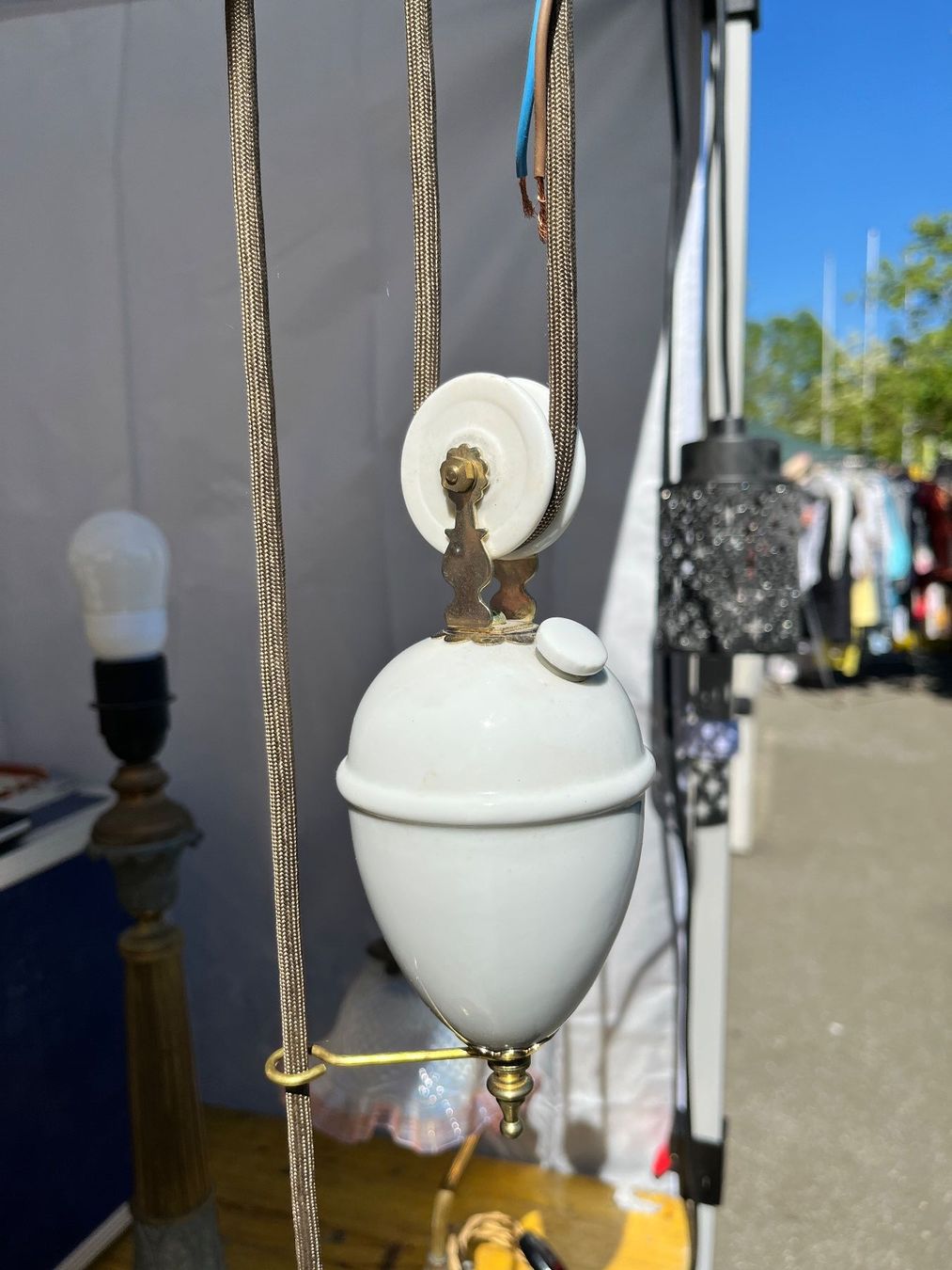 Lampen: Deckenlampe mit Seilzug weiss Milchglas – Gebraucht aus Büren SO von level1414 3