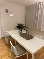 Extendable table with 4 chairs