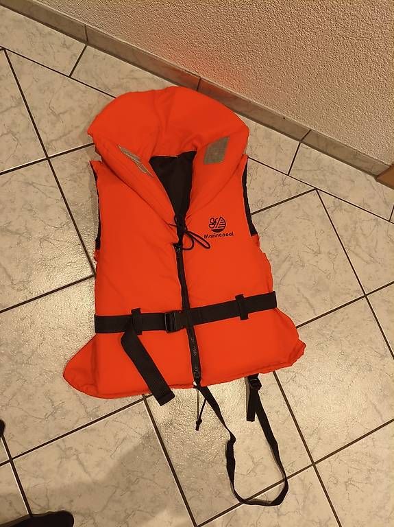 Giubbotti di salvataggio: Marinepool Feststoff-Weste 100N – Usato da Winterthur venduto da Kosovari0 1