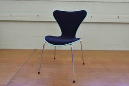 Fritz Hansen Serie 7 Stühle 3107 mit Frontpolster