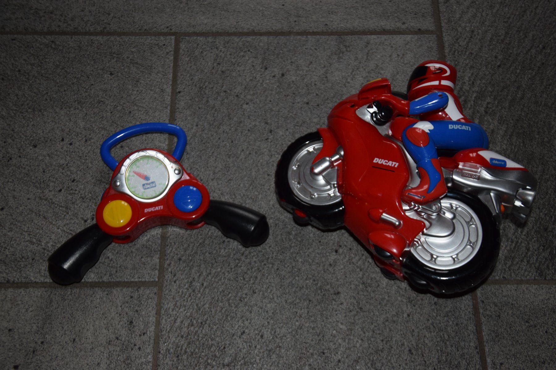 Chicco Veicoli per bambini: Chicco Ferngesteuerter Motorrad Ducati 2+ – Usato da Mezzovico venduto da finsteraar 2