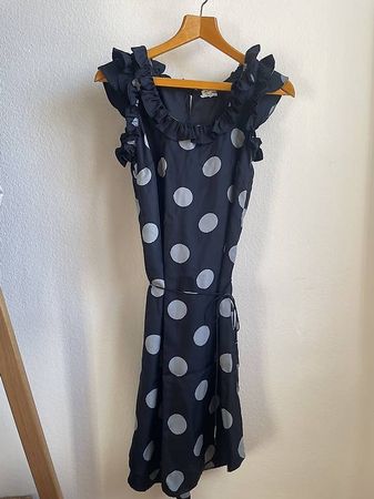Élégante robe à pois en soie, ceinturée - marque Bellerose