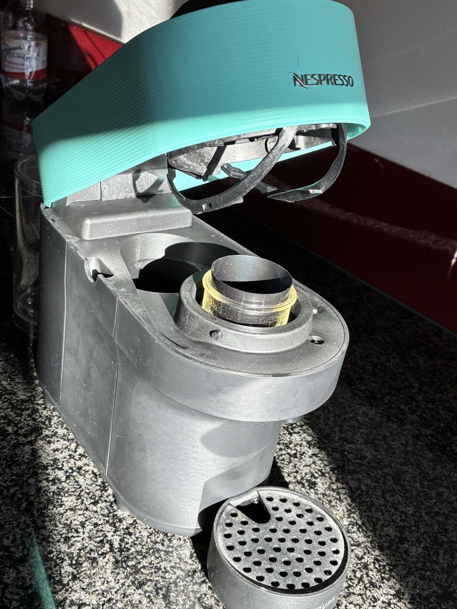 Nespresso Kaffeemaschinen & Espressomaschinen: Nespresso Vertuo Kaffeemaschine  – Neu (gemäss Beschreibung) aus Limpach von oberaschi