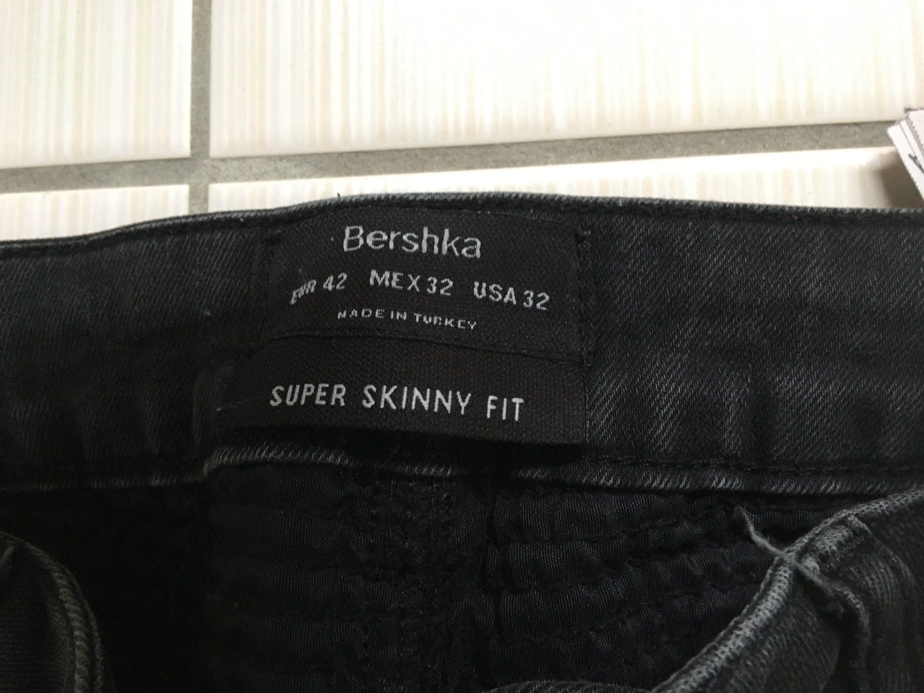 Bershka Jeans: Jeans  Bershka 42 – Usato da Arth venduto da Vrecam51 2