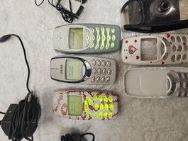 3 Nokia 3310 aus dem Jahr 2000 in Top Zustand.