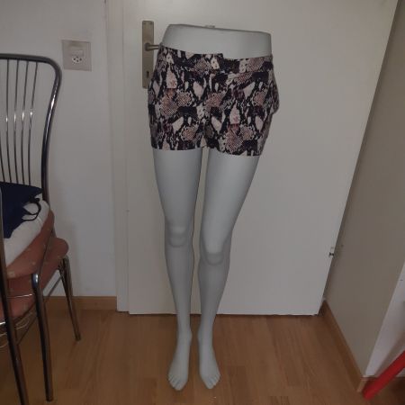 Sommer-Hotpants mit Schlangenmuster, Grösse 34, Top!