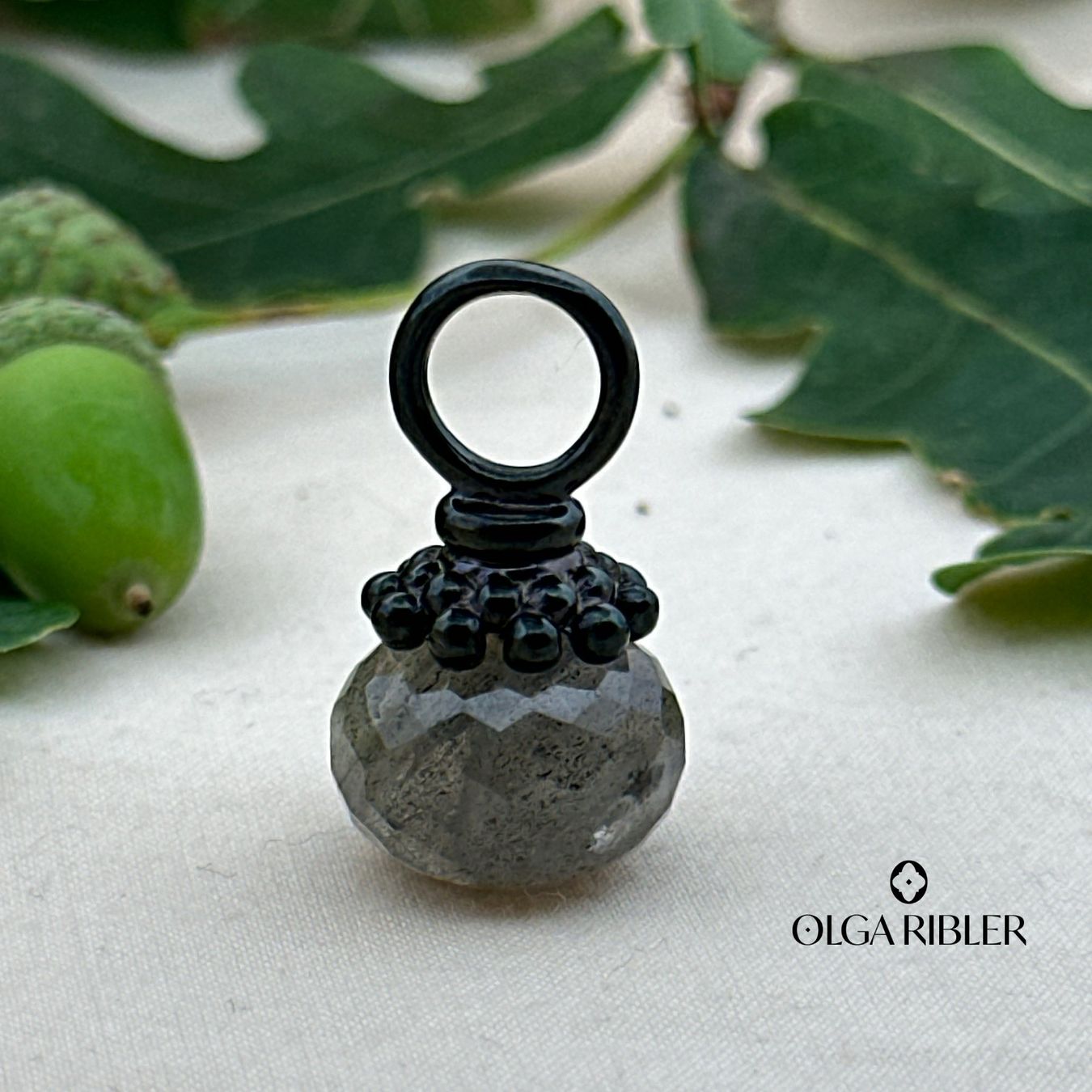 Olga Ribler Anhänger: Edelstahl Anhänger mit Labradorite - 14 mm – Neu (gemäss Beschreibung) aus Luzern von Schmuckoutlet
