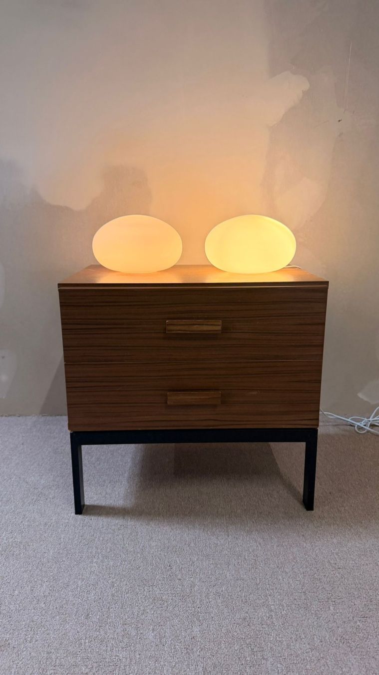 Lampade: Space Age Tischlampe in Kieselsteinform Opalglas, 2x – Usato da Rickenbach ZH venduto da Der-Insider 6