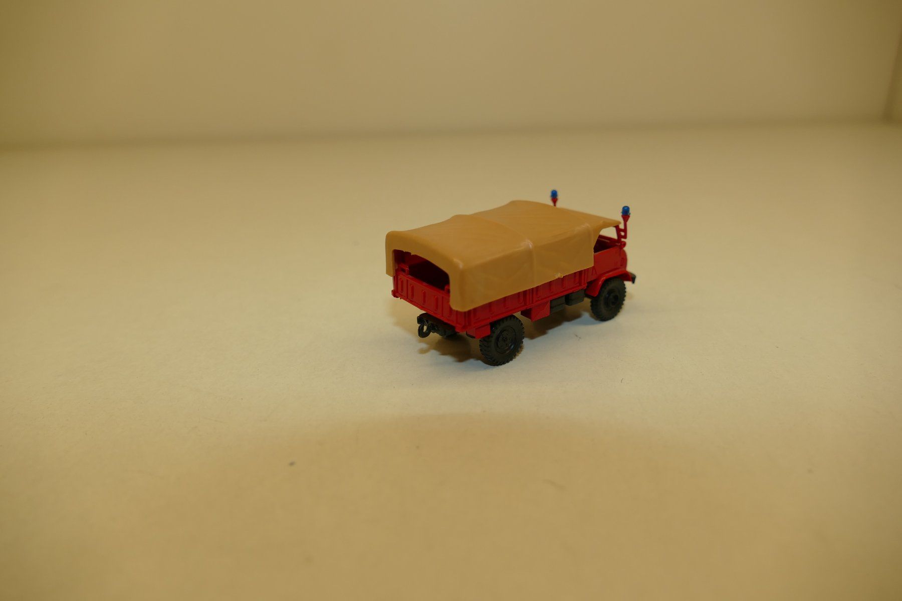 Roco Modellini di ferrovie: Roco H0: Unimog S Feuerwehr – Nuovo (secondo la descrizione) da Niederhasli venduto da Flash32 3