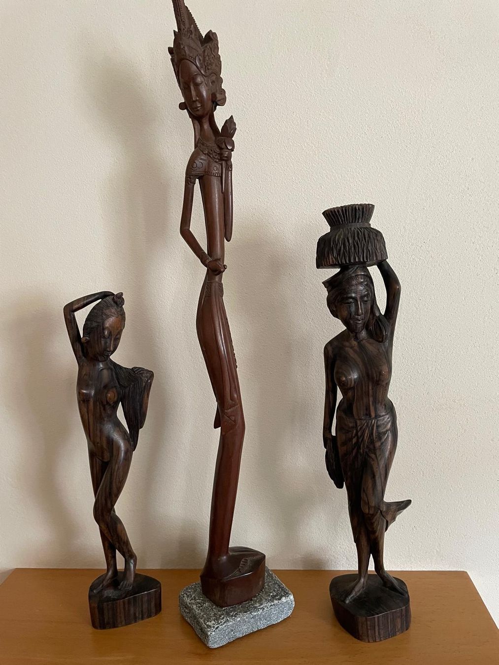 Statuette: 3 Holzfiguren aus Bali, Handarbeit – Usato da Schwerzenbach venduto da Tamama