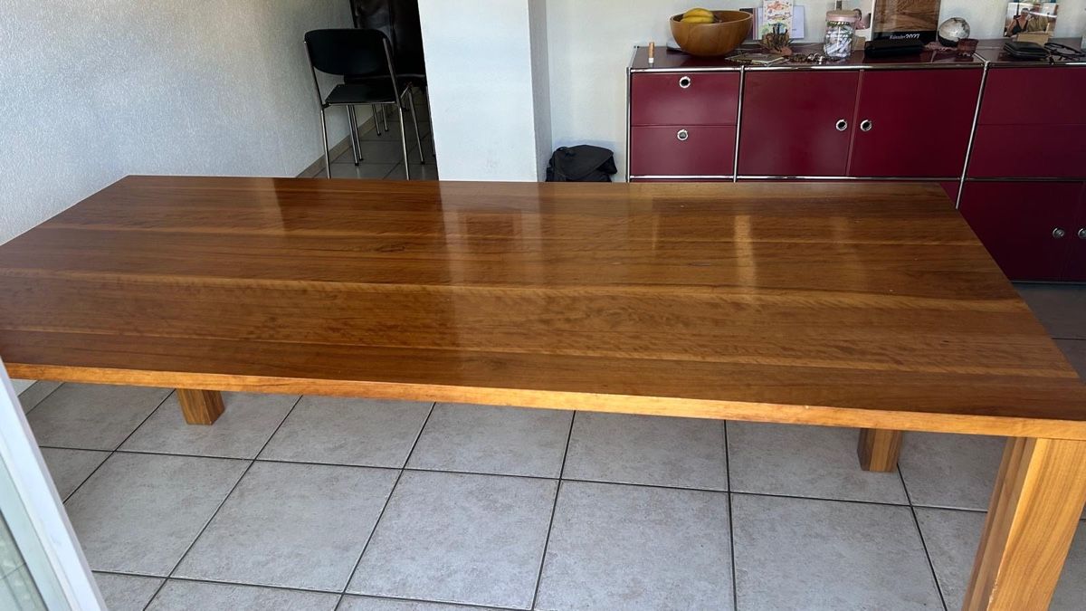 Tables: Esstisch Nussbaum massiv lackiert – D'occasion à Meikirch par zuercher.meikirch 2